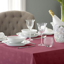 V Polyester Ivy Leaf Design Coloured Tablecloth