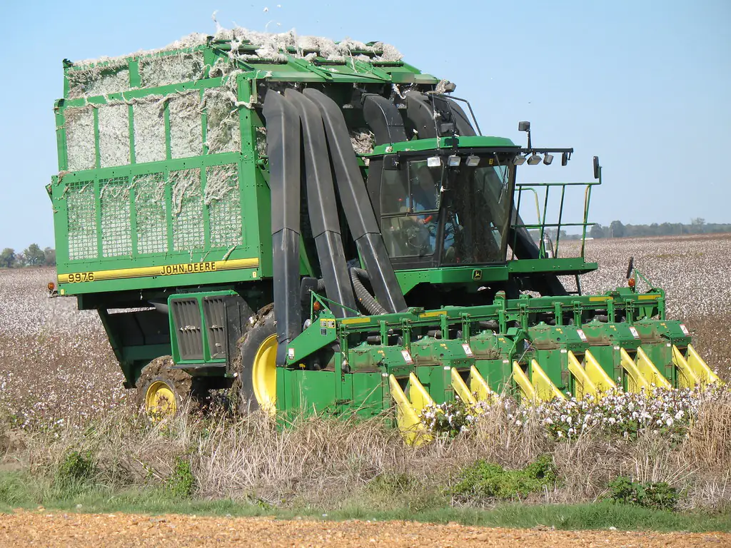 Cotton picking machine by Natalie Maynor licenced under CC BY 2.0 Cotton picking machine by Natalie Maynor licenced under CC BY 2.0