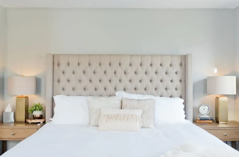 White bedding with cushions White bedding with cushions