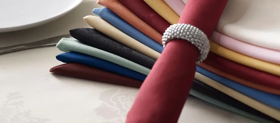 Coloured polyester napkins