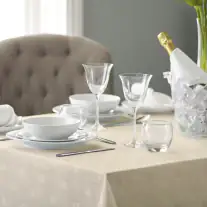 V Polyester Ivy Leaf Design Coloured Tablecloth